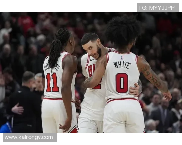 纽约尼克斯与猛龙激战正酣球迷期待精彩对决与绝妙表现